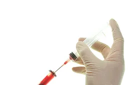 腹圧性尿失禁治療のため採血している様子（PRP作成用）