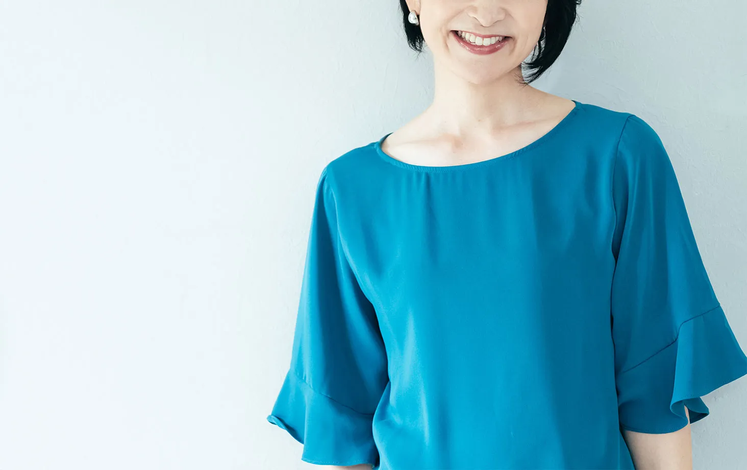 笑顔の50代女性の写真(イメージモデル)。腹圧性尿失禁の体験談紹介